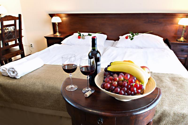 Hotel Carmen คาร์ปัตซ์ ภายนอก รูปภาพ